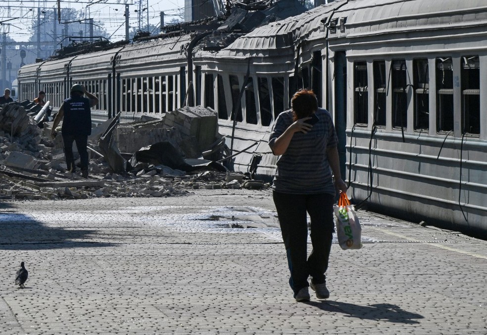 Destruição na Ucrânia em meio à guerra com a Rússia. — Foto: Genya SAVILOV / AFP