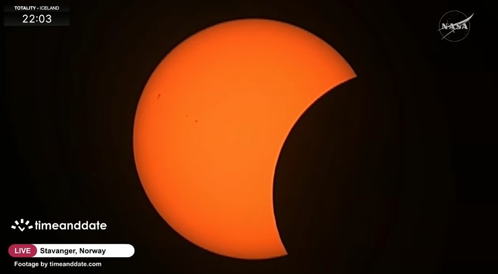 Eclipse solar entra em fase total no extremo norte da Sibéria; veja transmissão ao vivo