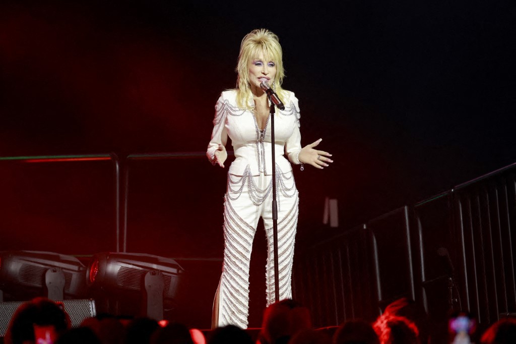 Ícone da música country, Dolly Parton morre aos 80 anos - QTU Questões do Universo