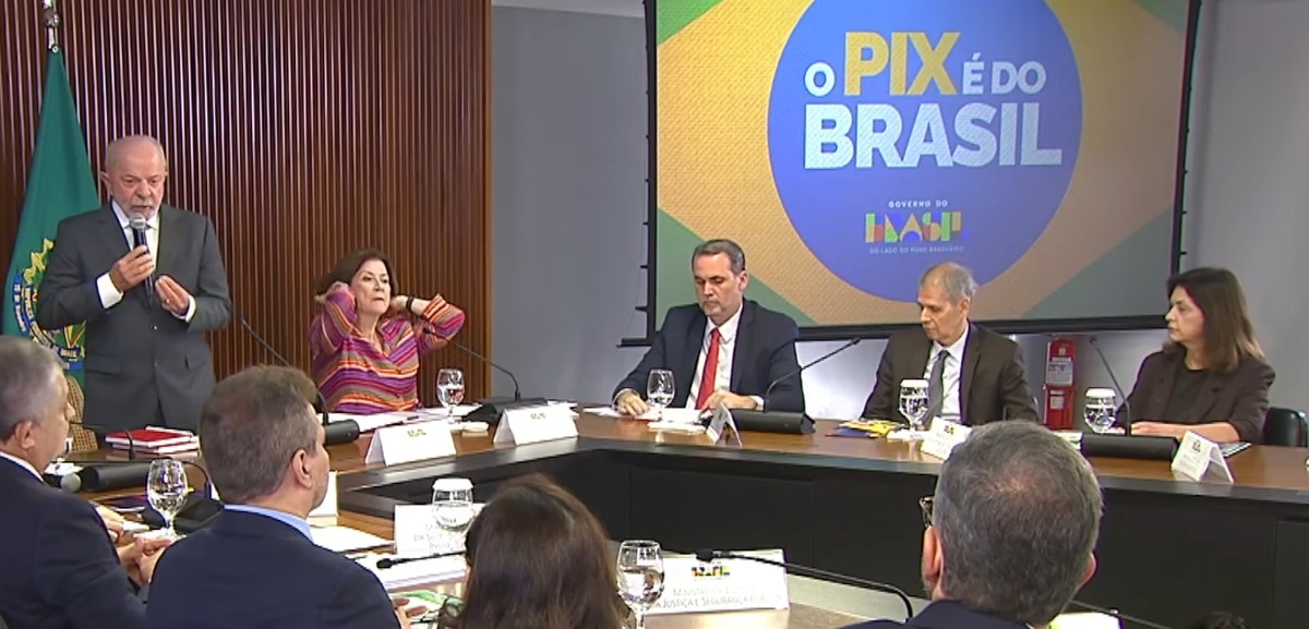 Lula afirma que irá enviar carta a Trump para abordar possíveis novas tarifas