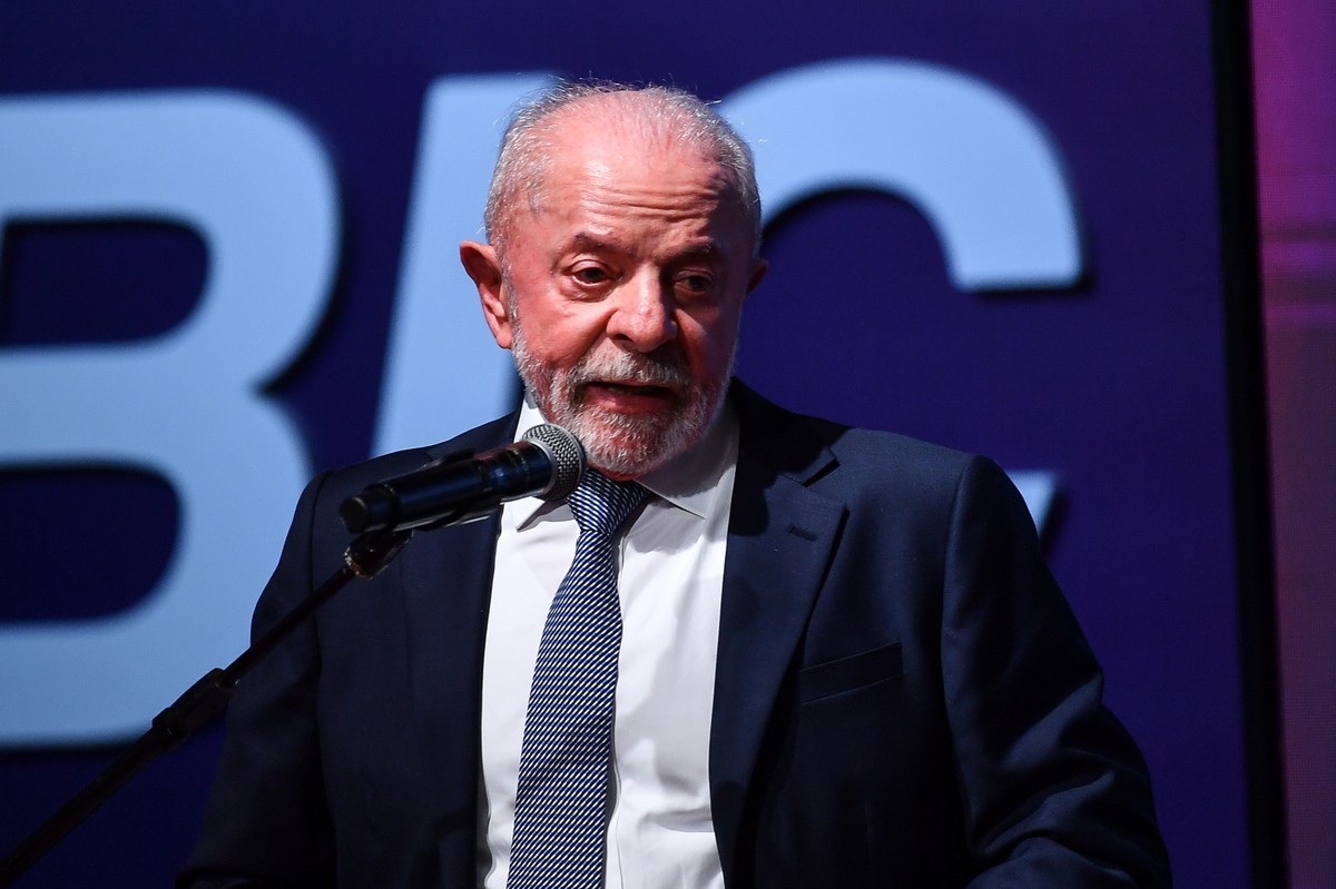 Lula afirma que irá vetar trecho de PL que abre margem para disparo em massa de mensagens nas eleições