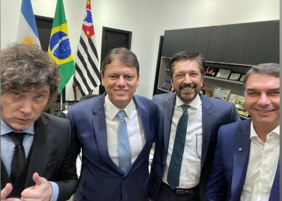 Encontro entre Javier Milei, Tarcísio de Freitas, Ricardo Nunes e Flávio Bolsonaro. — Foto: Reprodução