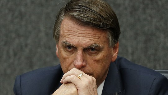 Bolsonaro volta a procurar hospital após sentir dores no abdômen
