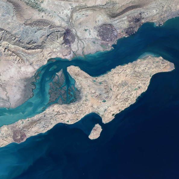 EUA anunciam ataques contra centros de drones em ilhas iranianas; Irã acusa de violação do cessar-fogo