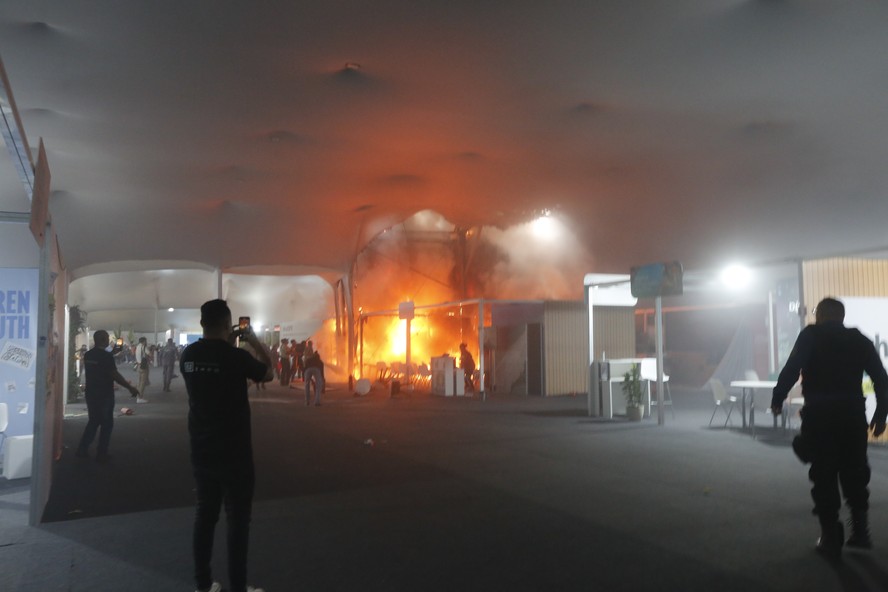 Incêndio na COP30 intensifica críticas da oposição e pressiona governo Lula sobre estrutura do evento