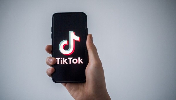 Biden sanciona lei que pode banir TikTok dos EUA