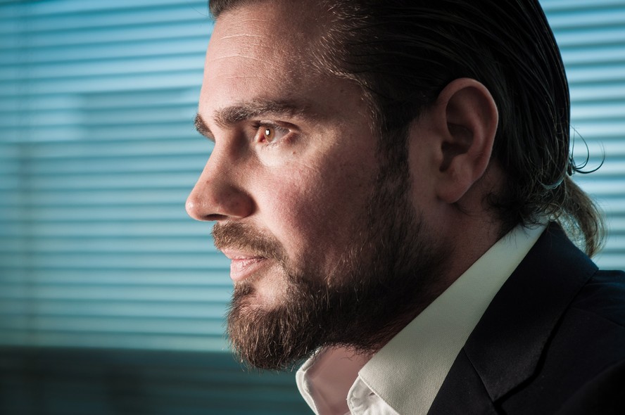 Imagens exclusivas do Metrópoles mostram Daniel Vorcaro saindo de helicóptero da PF com uniforme azul.