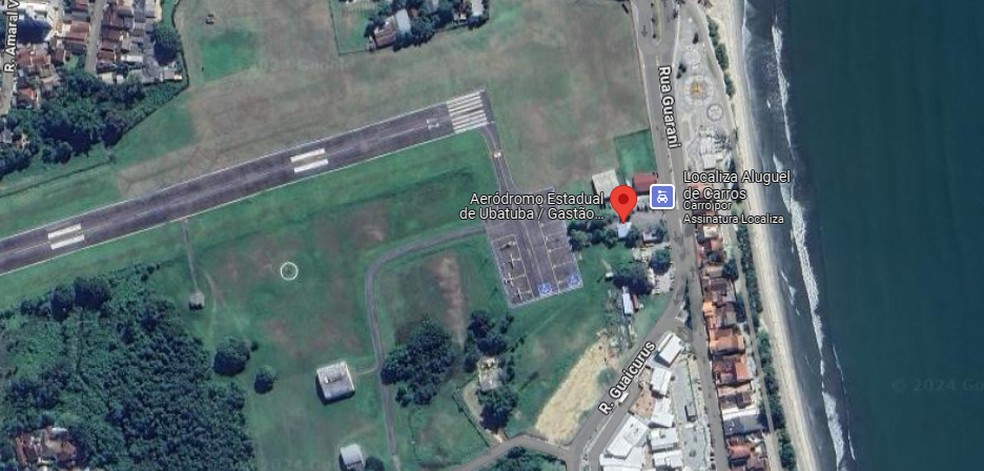 Avião estava próximo da pista na rua Guarani. — Foto: Reprodução/Google Maps
