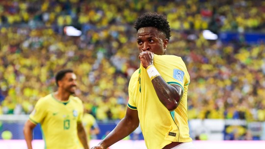 Com gols contra a Escócia, Vini Jr. se aproxima de Messi e entra na briga pela artilharia da Copa do Mundo