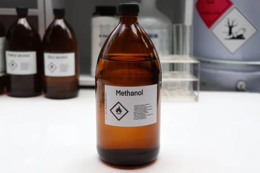 Três possíveis casos de intoxicação por metanol são investigados em