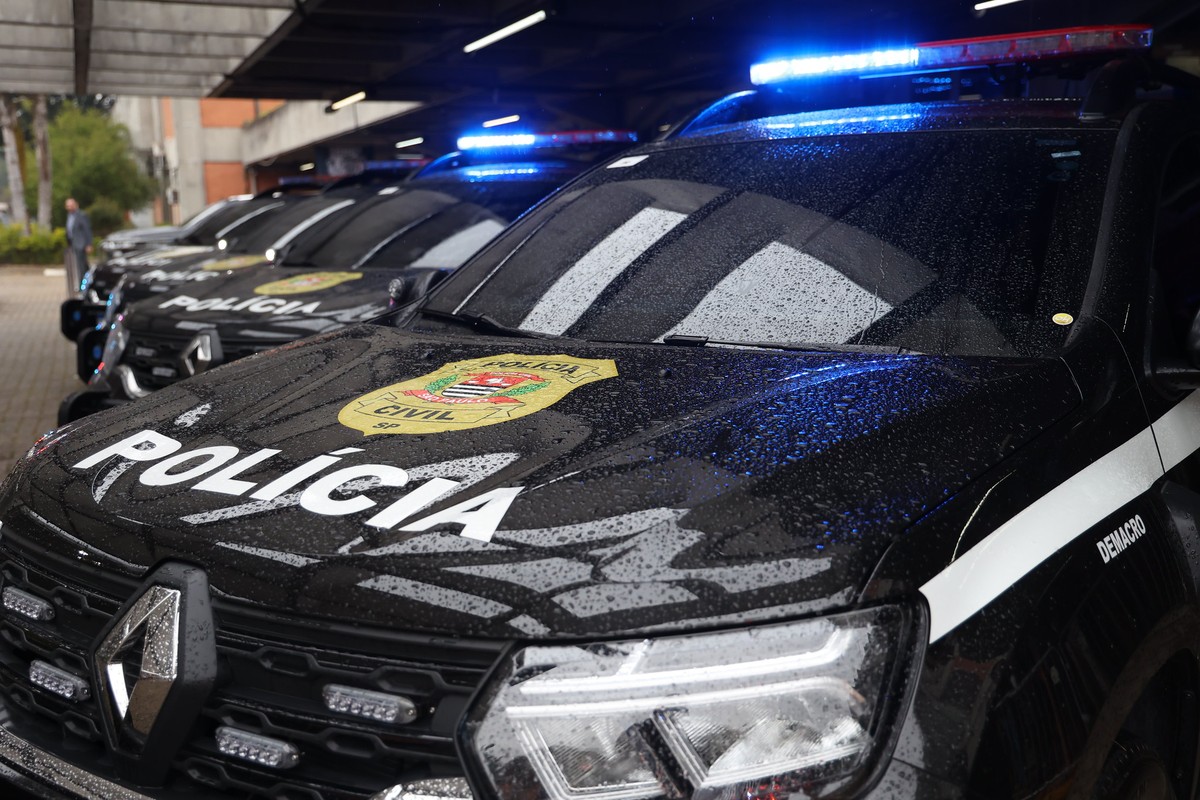 Chefe de investigadores e ex-policial civil suspeitos de serem infiltrados do PCC são presos em operação