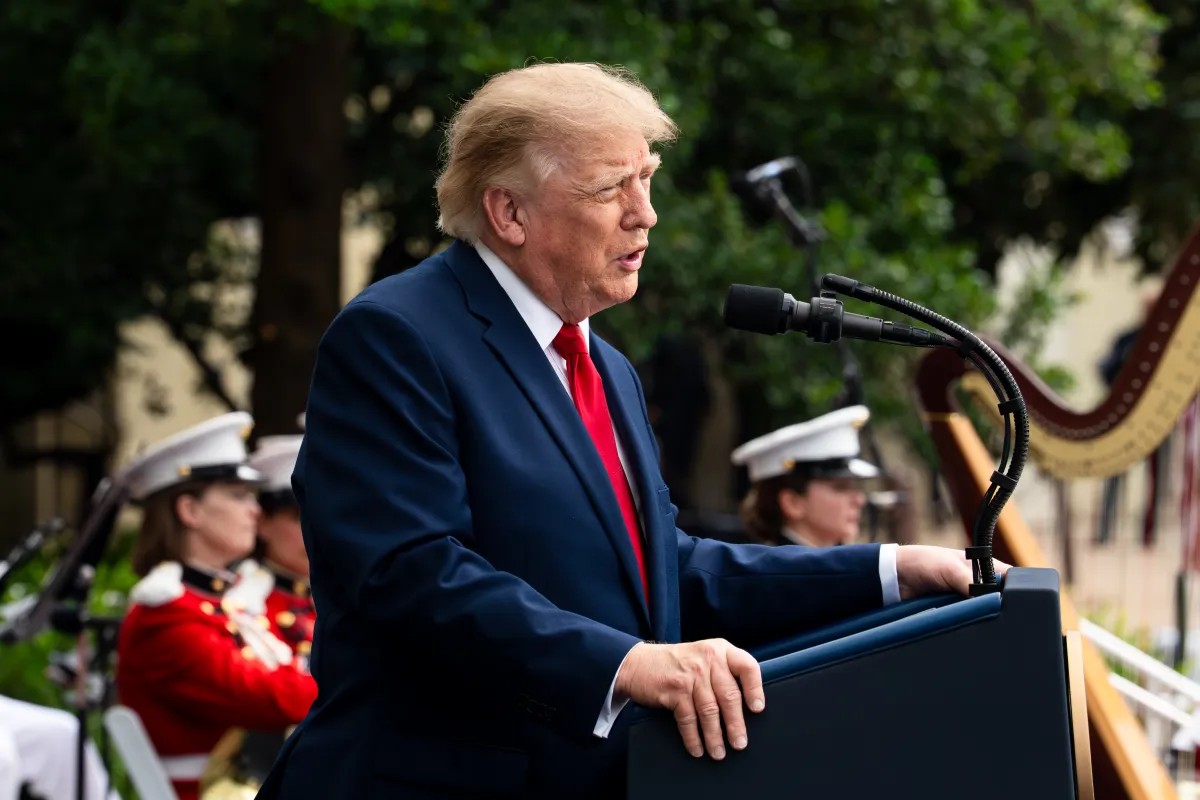 Trump afirma querer criar uma 'Força de IA' e abre enquete para mudança de nome da inteligência artificial