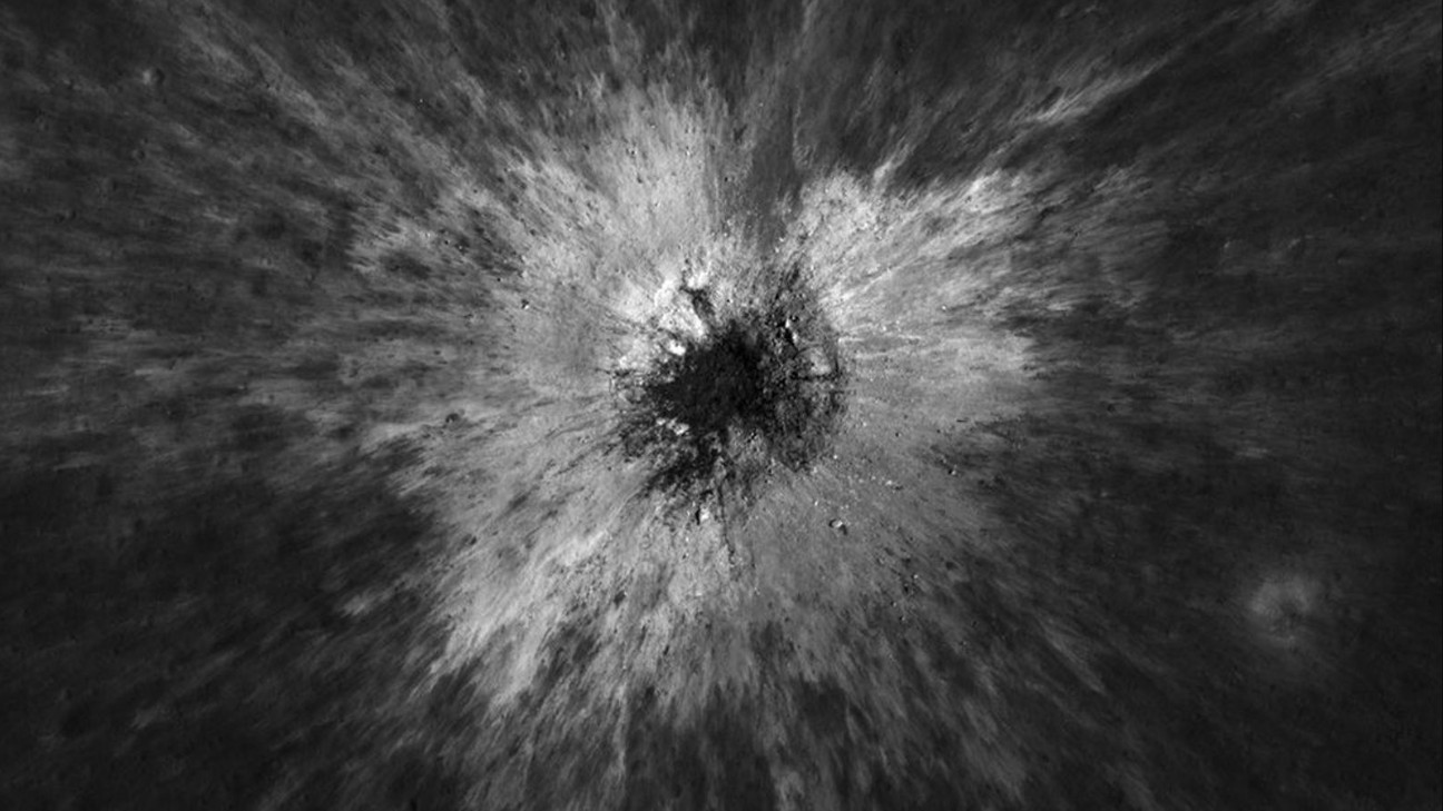 Asteroide do tamanho de prédio colide com Lua e gera impacto equivalente a dois campos de futebol, diz NASA