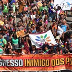 Acampamento Terra Livre sai em marcha por Brasília para debater pautas que ameaçam os povos originários