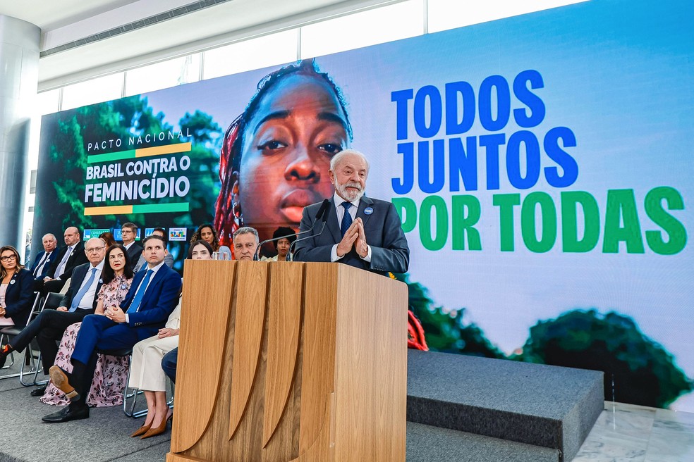 Presidente Lula durante cerimônia de assinatura do Pacto Brasil de Enfrentamento ao Feminicídio — Foto: Ricardo Stuckert / PR