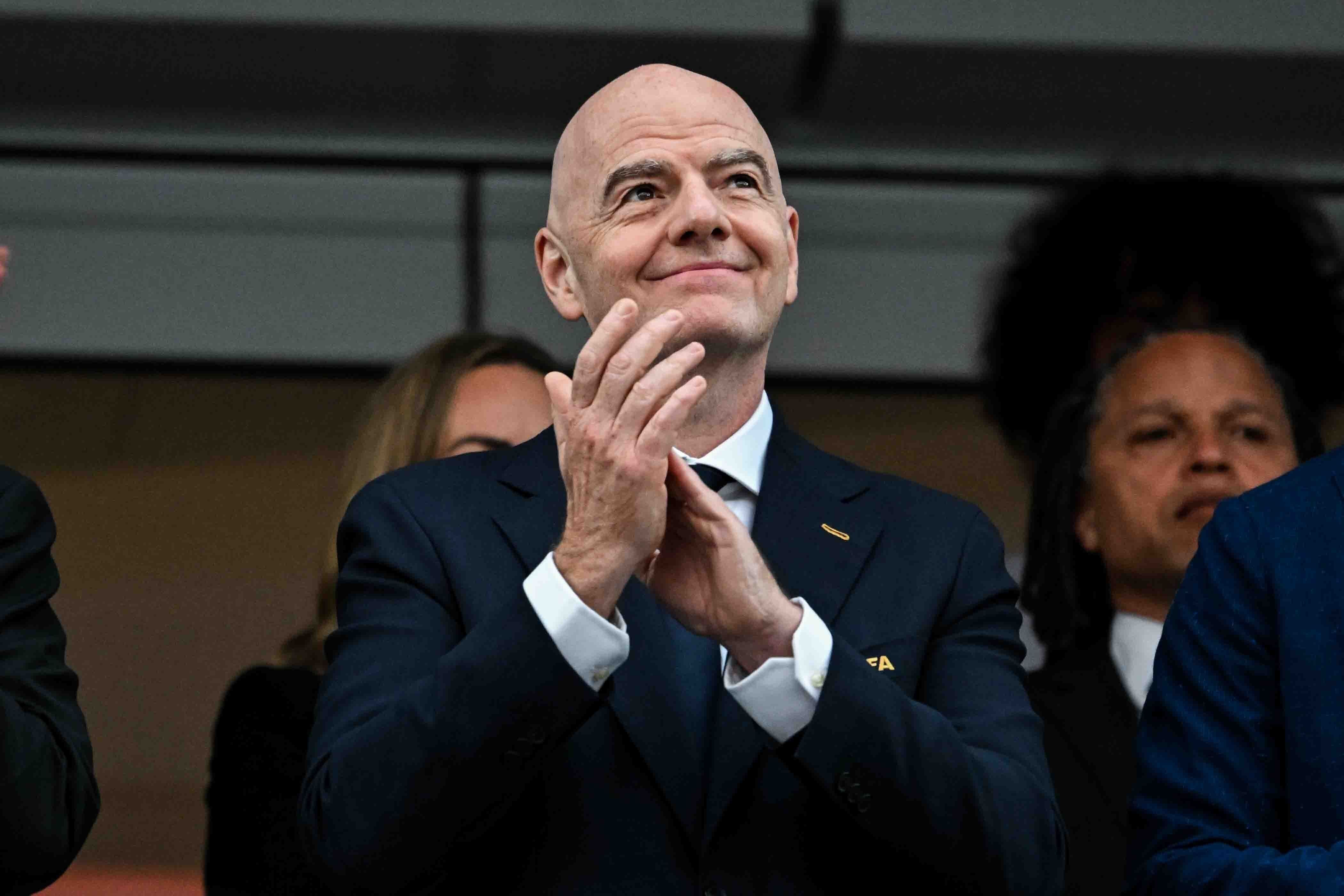 Autoridades e federações defendem mudanças na estrutura da Fifa após proposta de venda de Infantino - QTU Questões do Universo