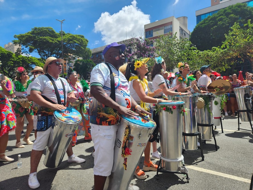 O Carnaval não acabou: Quais blocos de rua desfilam em SP neste sábado ...