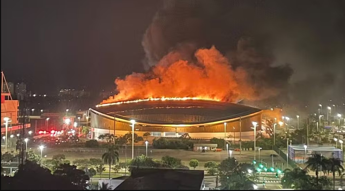 Incêndio atinge Velódromo no Rio durante Mundial de Esgrima; Confederação avalia alternativas