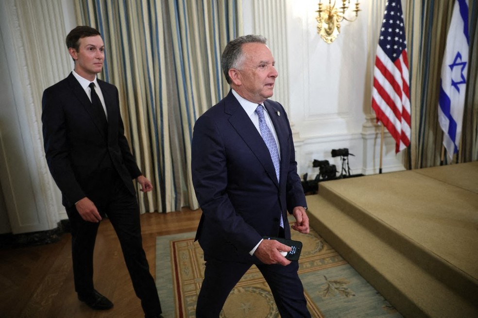Jared Kushner, cunhado e conselheiro do presidente Donald Trump, e enviado especial dos EUA para o Oriente Médio, Steve Witkoff. — Foto: WIN MCNAMEE / GETTY IMAGES AMÉRICA DO NORTE / Getty Images via AFP