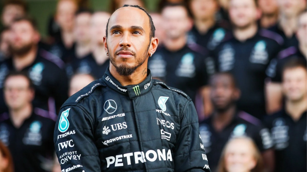 Lewis Hamilton trocará Mercedes por Ferrari no final de 2024