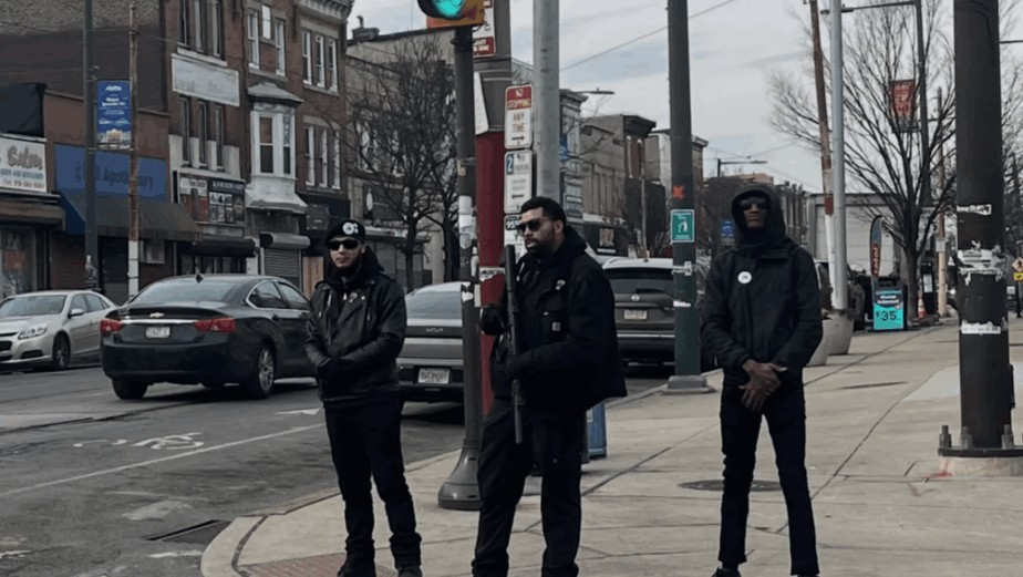 Grupo ligado aos Panteras Negras voltam às ruas dos EUA para confrontar violência do ICE