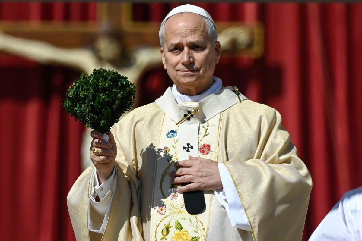 Papa Leão XIV celebra Páscoa no Vaticano e faz apelo por paz mundial