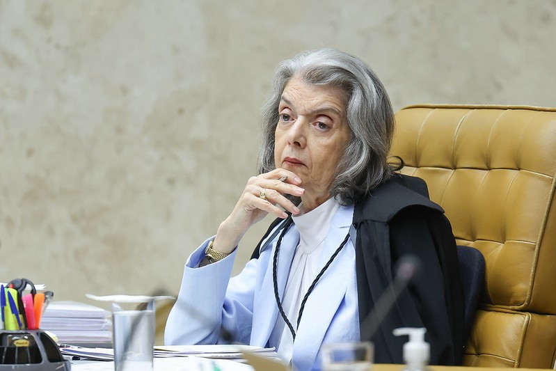 Em evento, Cármen Lúcia lamenta descrença nas instituições: 'busca do acerto é um dever'