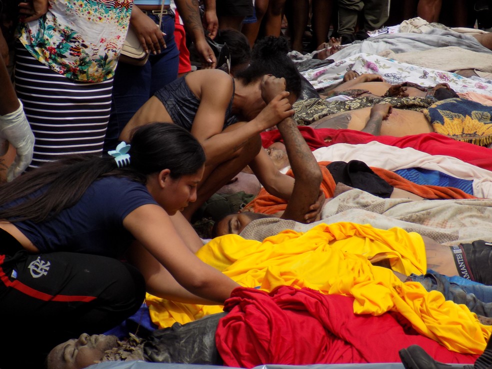 Corpos em megaoperação no Rio de Janeiro — Foto: ARCOS VIDAL/Agencia Enquadrar/Agencia O Globo