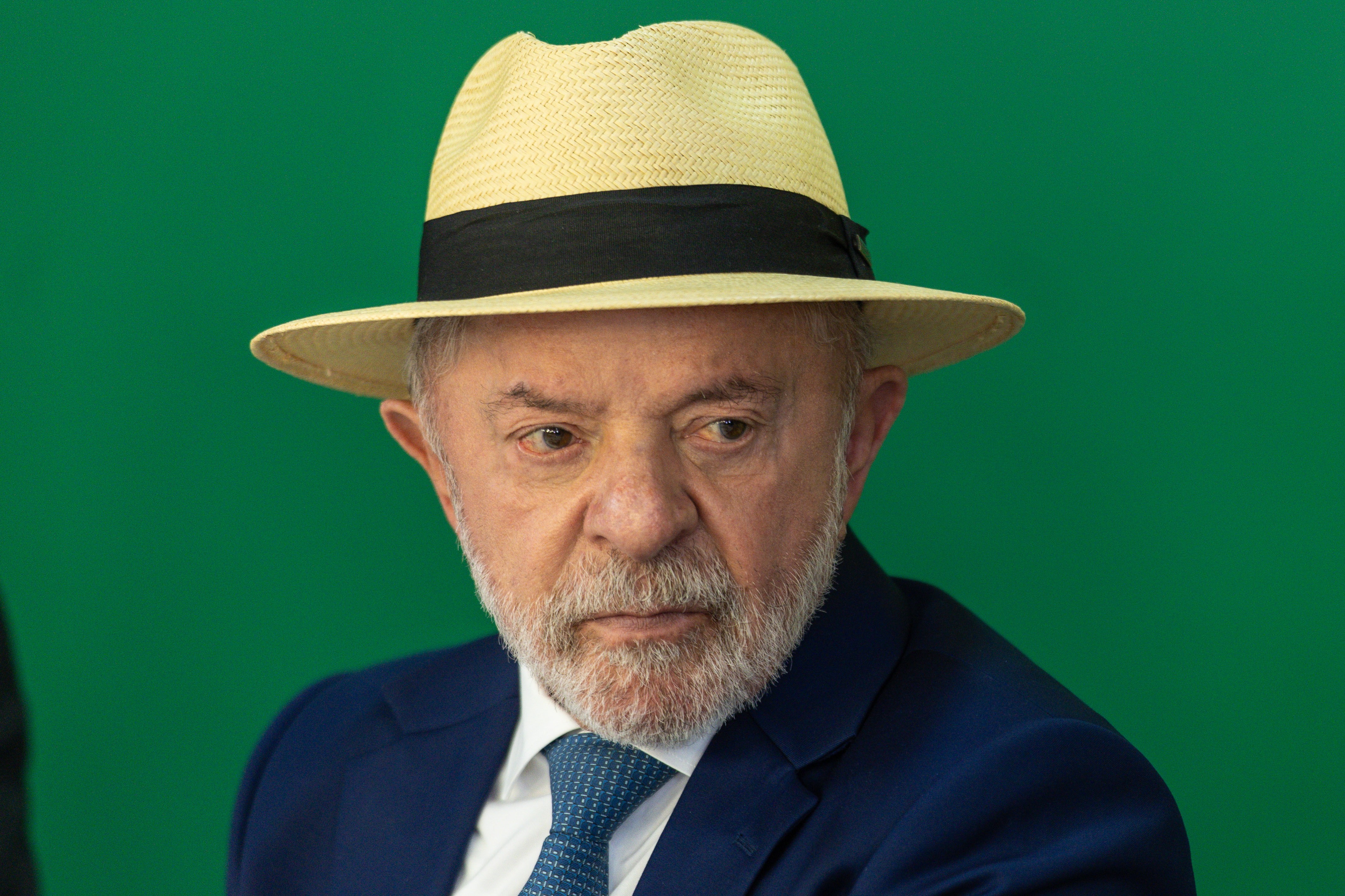 Lula cobra da equipe econômica ações para incentivar bancos na adesão a crédito para motoristas de apps - QTU Questões do Universo