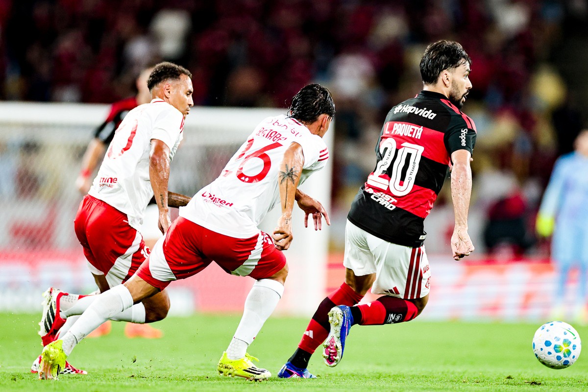 Onde assistir a Vitória x Flamengo pelo Brasileirão e aos outros jogos ...
