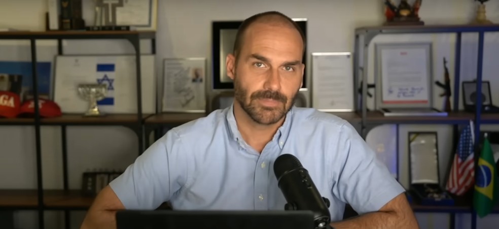 Eduardo Bolsonaro em live no seu canal de youtube. — Foto: Reprodução