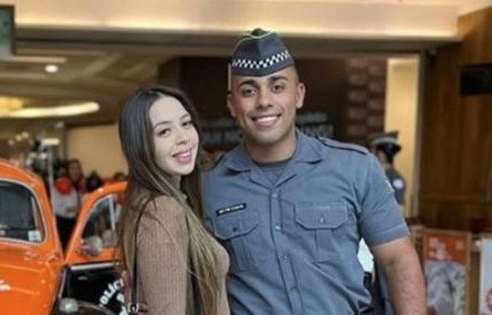 Trajetória da bala incompatível com suicídio embasou pedido de prisão de PM suspeito de matar esposa