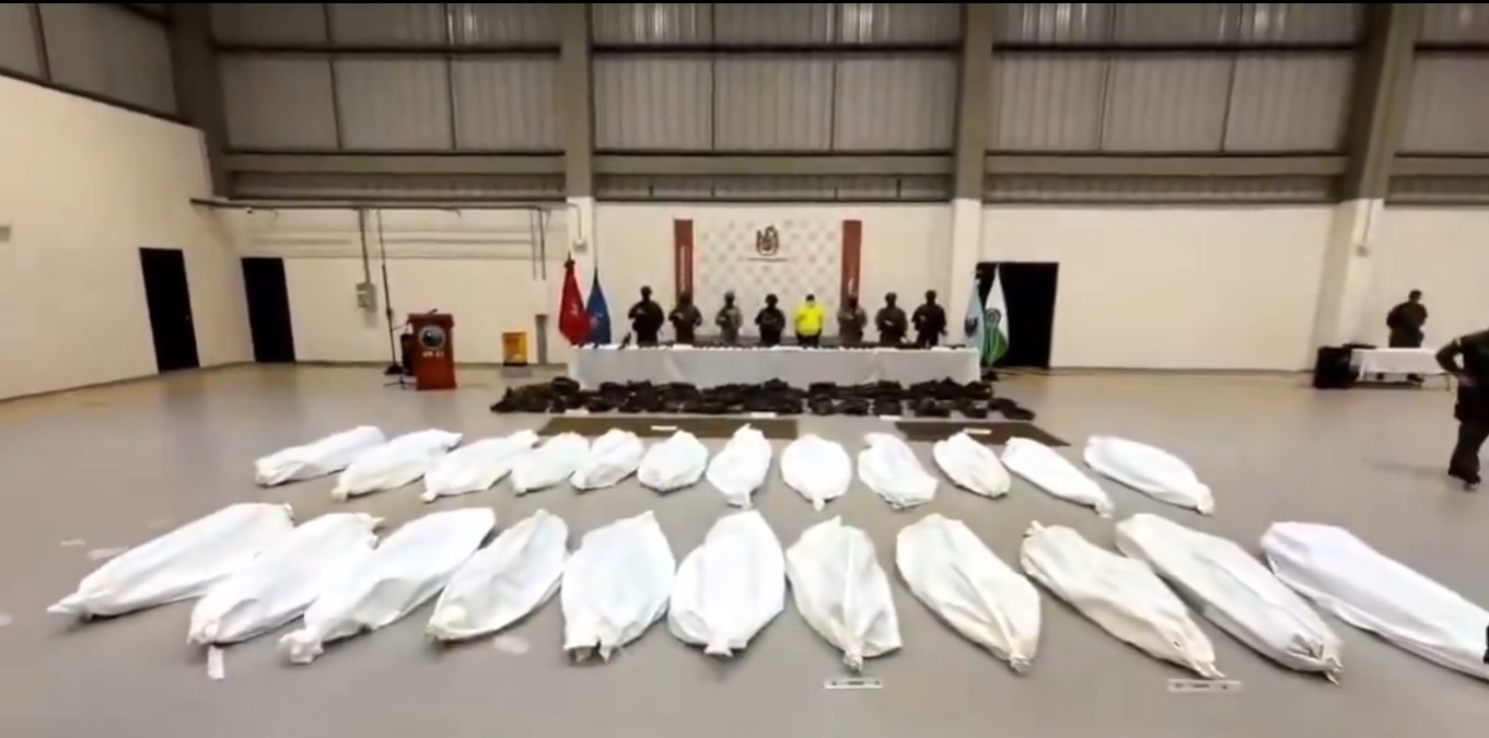 Presidente da Colômbia publica vídeo com sacos de 23 cadáveres dizendo ser 'guerreiros neutralizados'