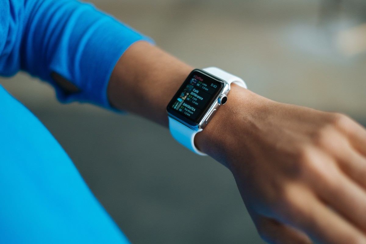 Smartwatch ou anel inteligente: qual vale mais a pena?