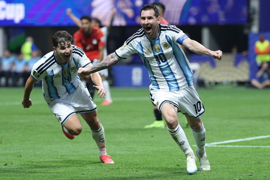 Messi comemora gol da Argentina sobre o Egito na Copa do Mundo 2026