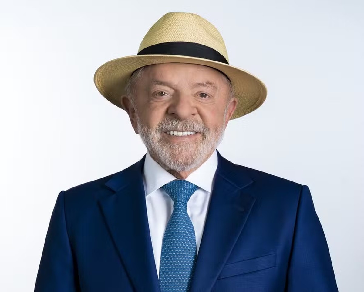 MPE dá aval à candidatura de Lula e não vê irregularidade em foto com chapéu