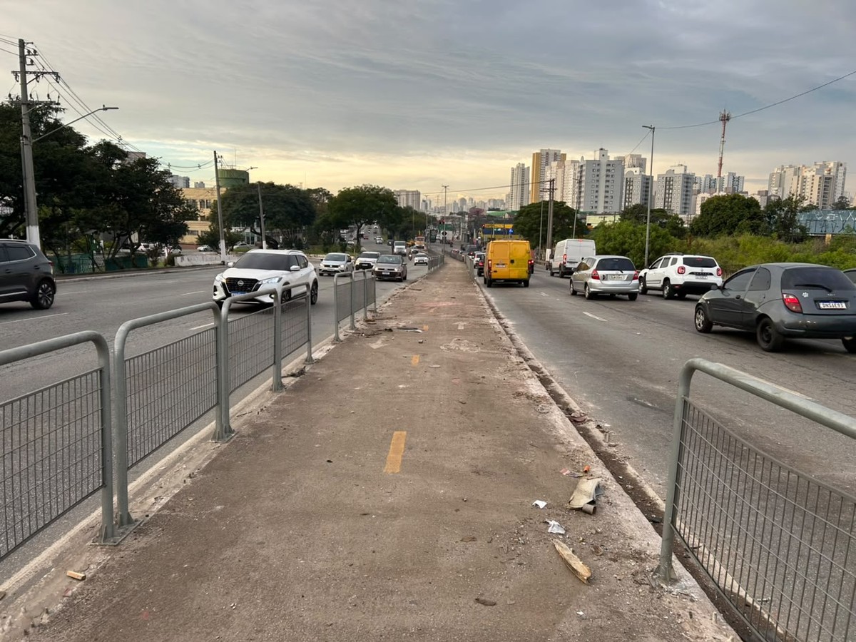 Polícia ainda não confirma racha em acidente entre caminhões na Ponte Aricanduva que deixou quatro feridos