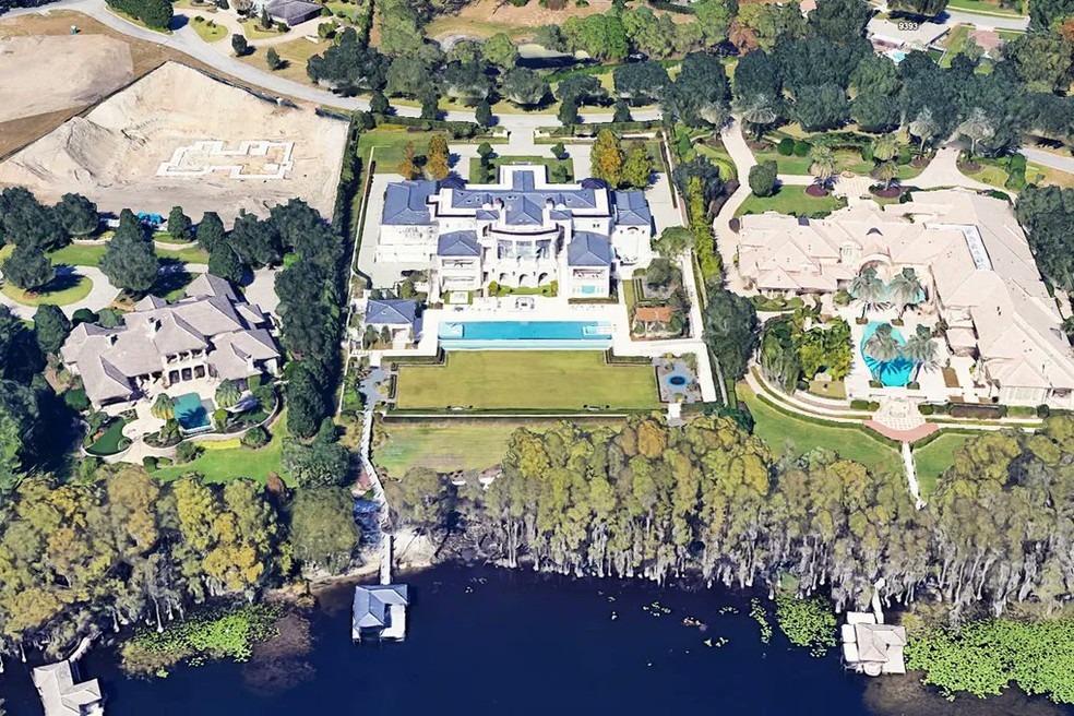 Suposta mansão comprada pelo pai de Daniel Vorcaro. — Foto: Reprodução/Google Earth