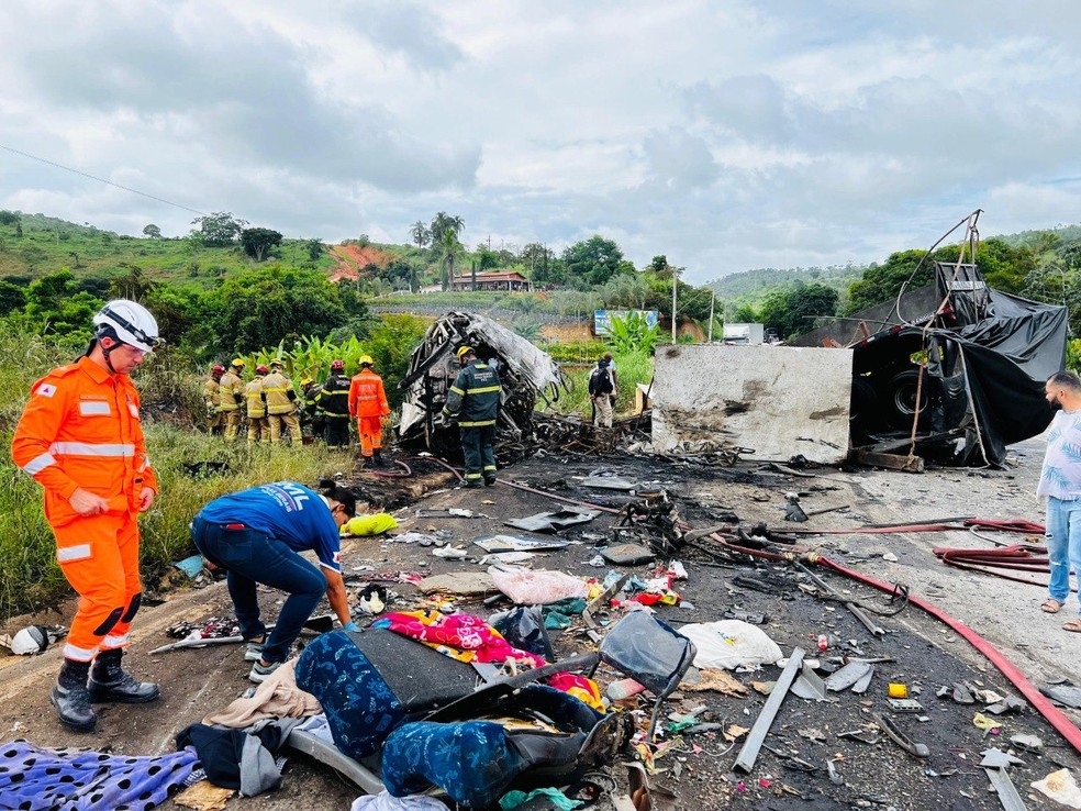 Acidente em Teófilo Otoni deixou mais de 20 mortos — Foto: Corpo de Bombeiros/Divulgação