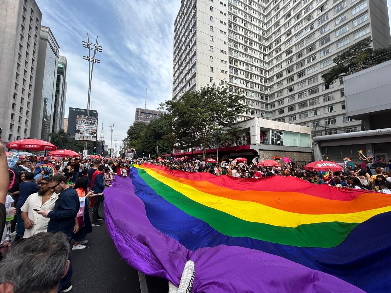 Parada LGBT+ enfrenta falta de patrocínio e PL que quer impedir presença de menores no evento