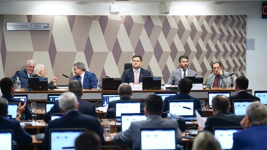 CCJ adia discussão sobre retomada do Dpvat; entenda como governo tenta evitar derrota nos vetos