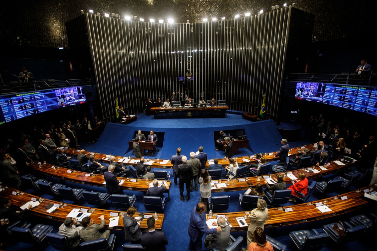 O que faz um senador? Entenda atribuições do cargo e o salário
