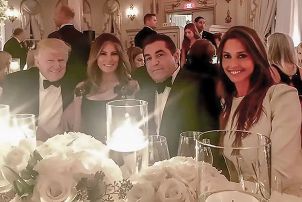Ex-modelo brasileira que era casada com amigo de Trump ameaça expor presidente americano
