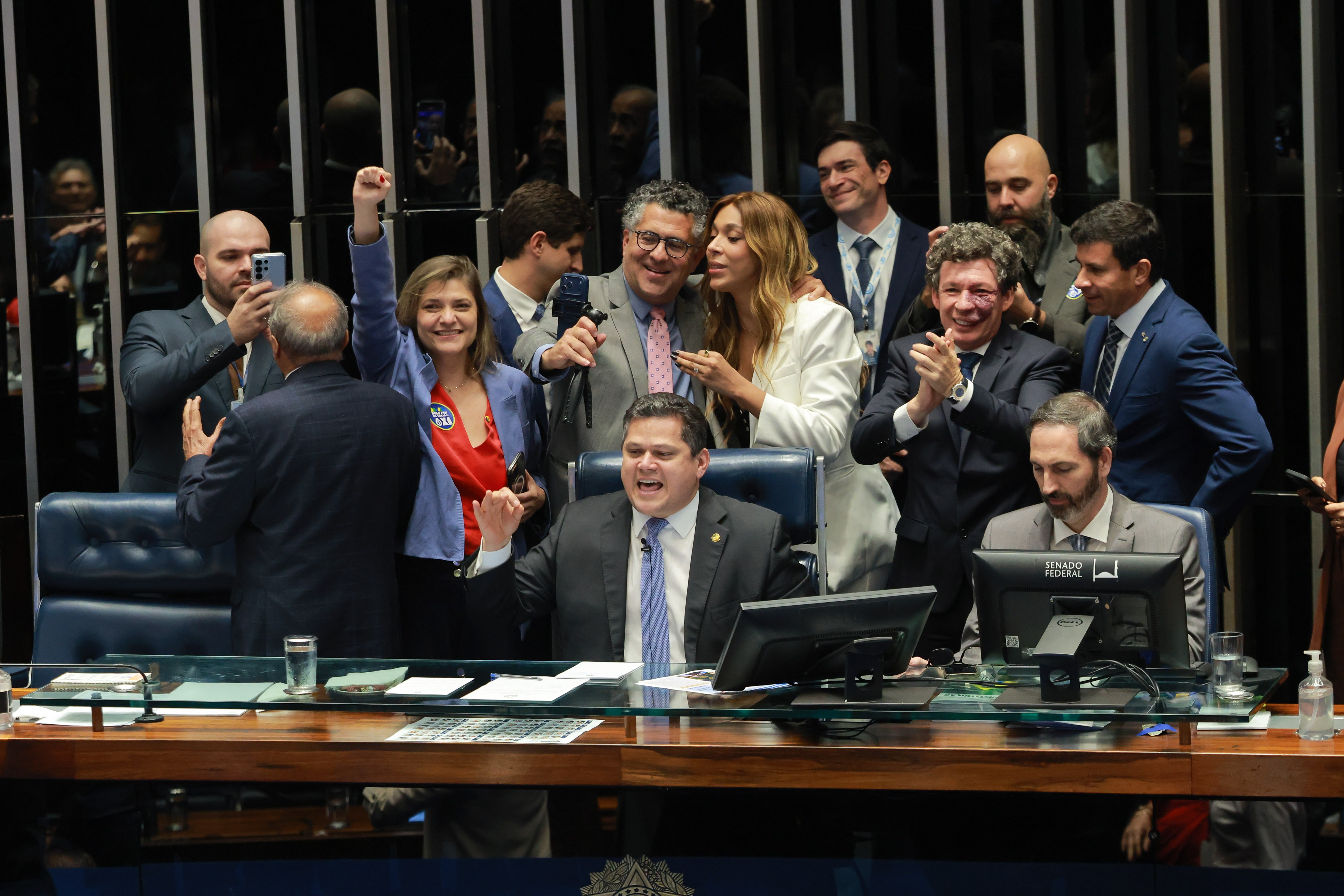 Escala 6x1: Congresso deve promulgar PEC na próxima semana