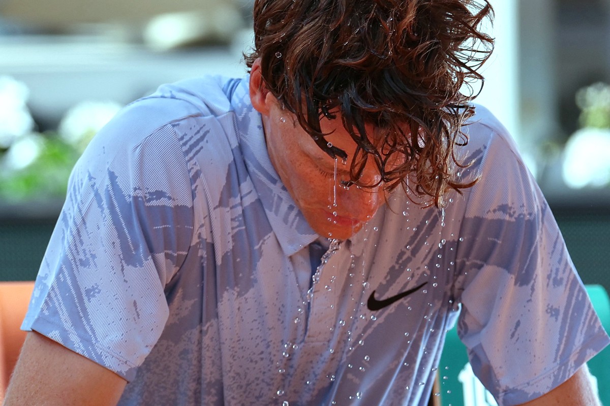 Sinner é eliminado em Roland Garros após mal-estar no calor