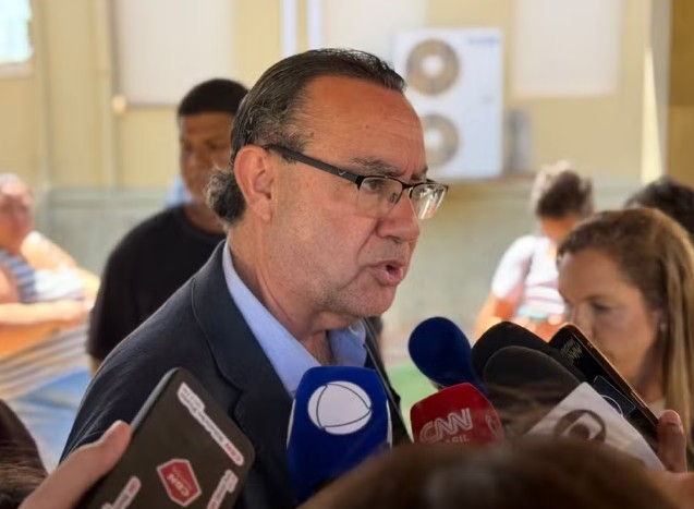 Augusto Cury vota no interior de SP e defende fim da polarização política
