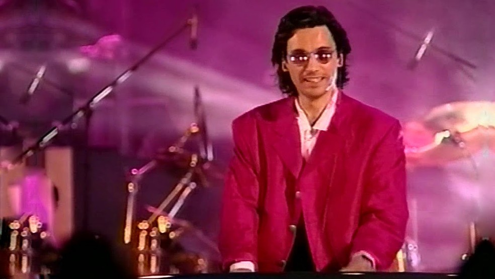 Jean-Michel Jarre tocando em Paris em 1990. — Foto: Reprodução