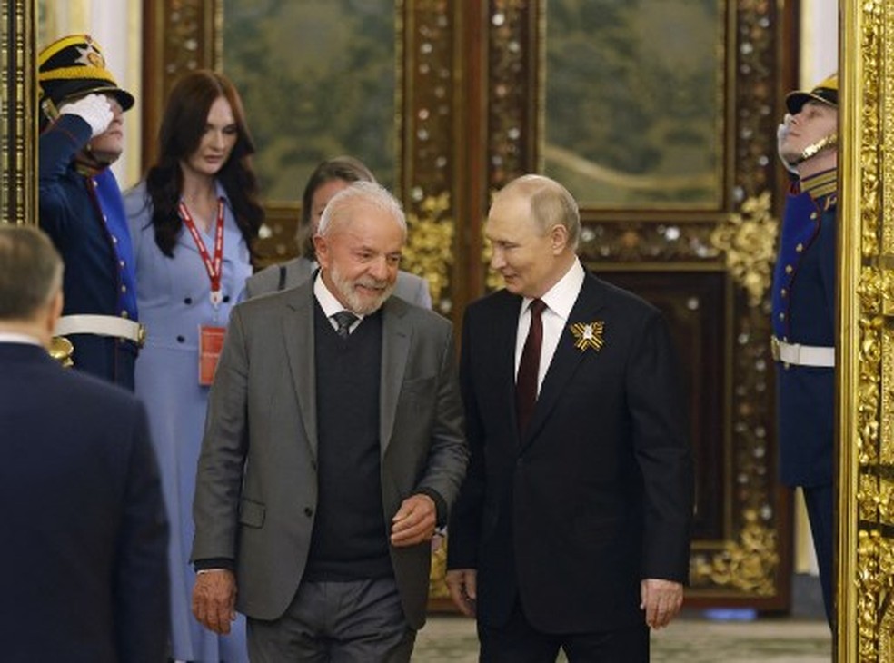 Presidente Lula e Vladimir Putin — Foto: Maxim Shemetov / POOL / AFP