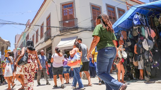 Clima de Copa invade o Saara, no Rio, com acessórios e looks em verde e amarelo