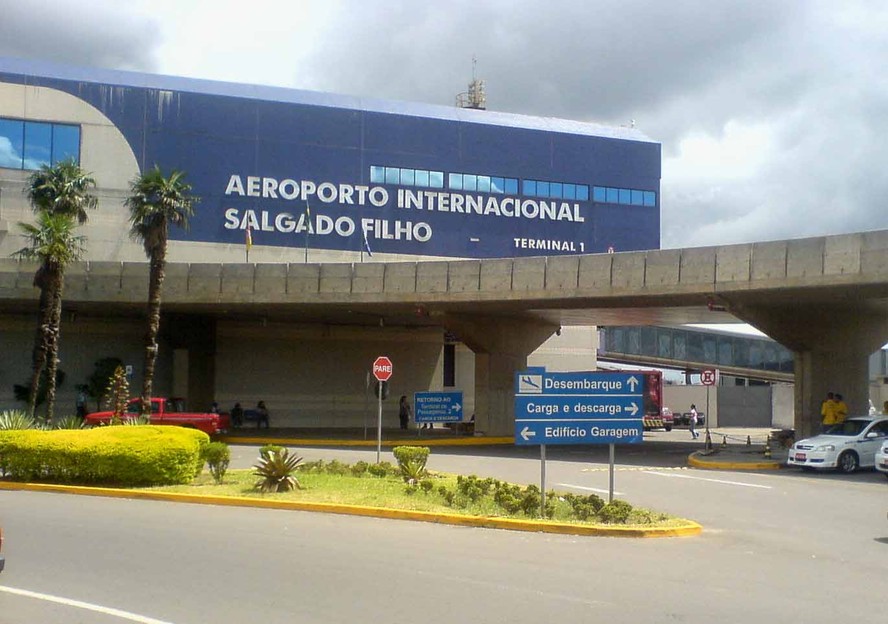 Aeroporto Salgado Filho volta a operar embarques e desembarques de ...